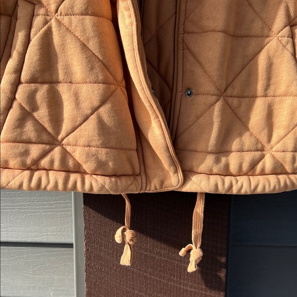 Women’s Tan Quilted Vest - Picture 3 of 9
